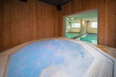 Luxury Chalet Artemis St Anton Austria - Hot bath tub area